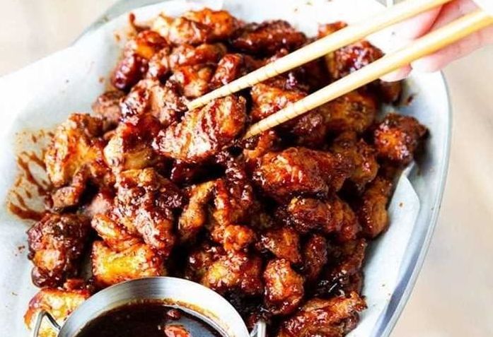 Đổi vị với món gà chiên sốt ớt hạt tiêu giòn rụm, thơm ngon Đổi vị với món gà chiên sốt ớt hạt tiêu giòn rụm, thơm ngon