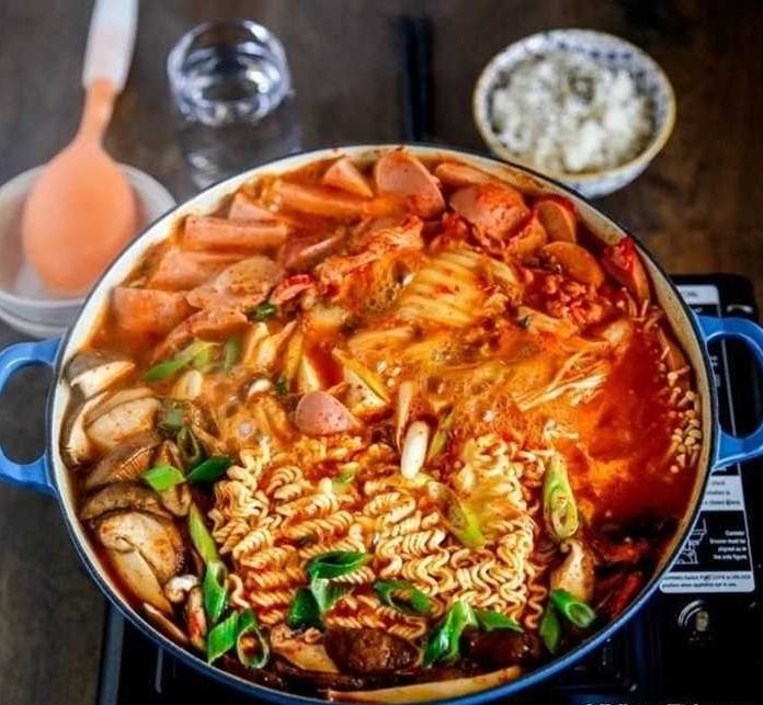 Gió mùa về, thử làm món quân đội kiểu Hàn cay nồng, đậm đà, cả nhà đều mê tít Gió mùa về, thử làm món quân đội kiểu Hàn cay nồng, đậm đà, cả nhà đều mê tít