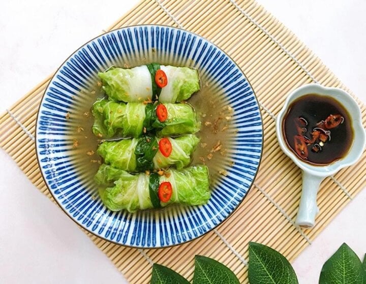 Hướng dẫn làm cải thảo cuộn ức gà lạ miệng, ăn nhiều không sợ béo