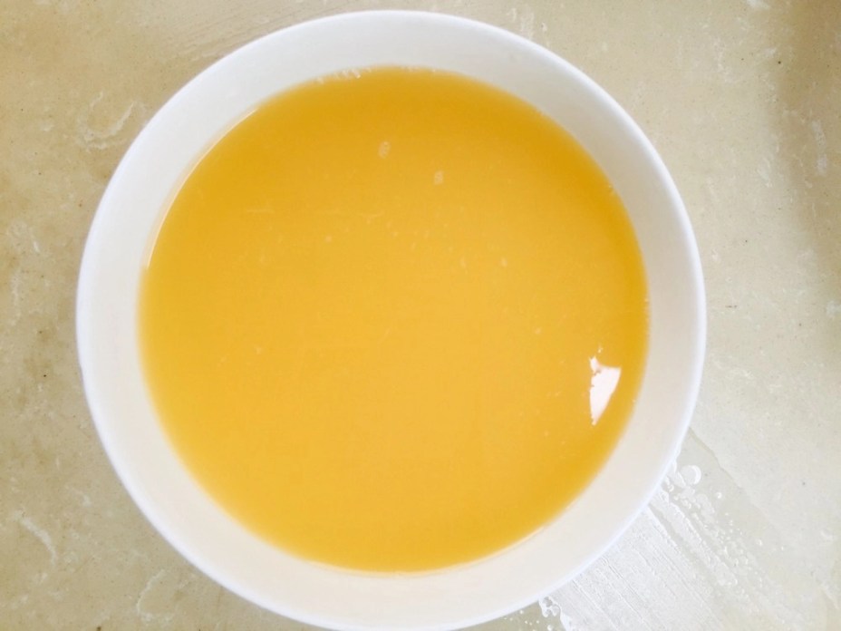 Khi làm trứng hấp đừng chỉ cho nước mà hãy thêm “muỗng này” vào sẽ mịn, mềm và không tanh