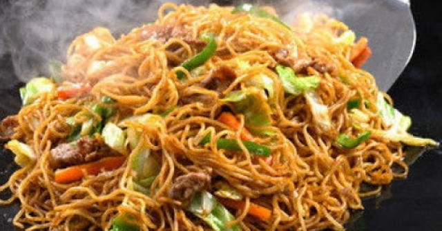 Khi xào mì, đừng trực tiếp cho vào chảo, thêm 2 bước nữa đảm bảo mì không dính vào nhau Khi xào mì, đừng trực tiếp cho vào chảo, thêm 2 bước nữa đảm bảo mì không dính vào nhau
