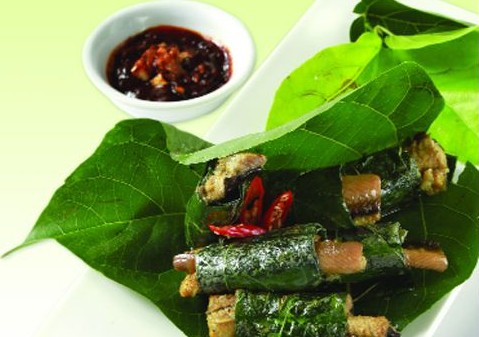 Lươn nướng lá cách
