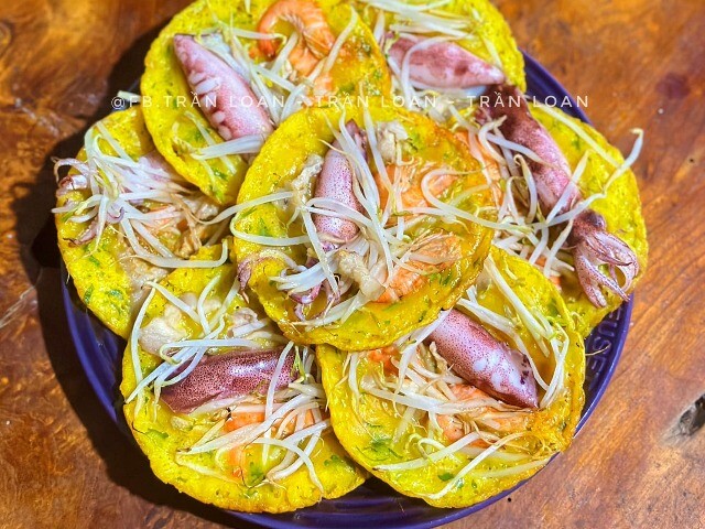 Mát trời học mẹ đảm đổ bánh xèo hải sản ăn chơi, nhớ làm theo cách này đảm bảo bánh giòn rụm cực mê Mát trời học mẹ đảm đổ bánh xèo hải sản ăn chơi, nhớ làm theo cách này đảm bảo bánh giòn rụm cực mê