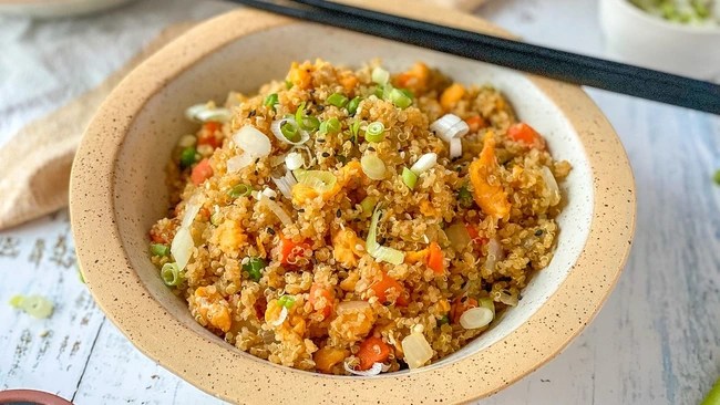 Món cơm rang dành cho người ăn kiêng, hương vị thơm bùi lạ miệng Món cơm rang dành cho người ăn kiêng, hương vị thơm bùi lạ miệng