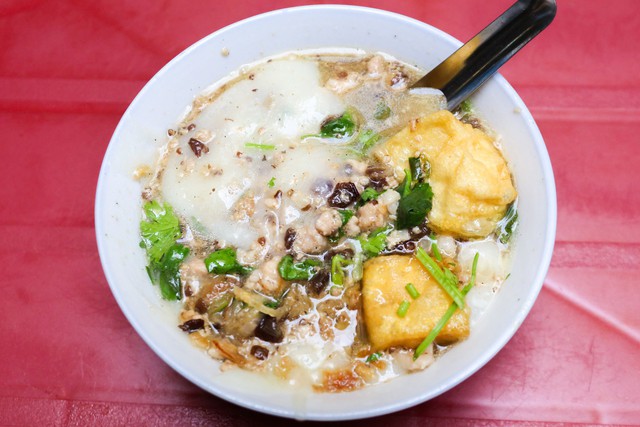 Món ngon mùa đông bổ rẻ: Những quán bánh đúc nóng nổi tiếng Hà Nội và cách thử làm chuẩn vị tại nhà Món ngon mùa đông bổ rẻ: Những quán bánh đúc nóng nổi tiếng Hà Nội và cách thử làm chuẩn vị tại nhà