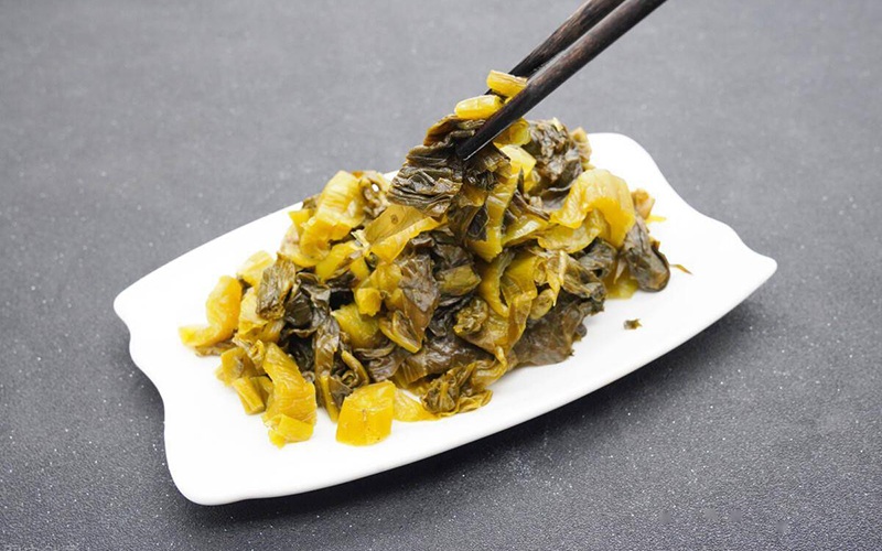 Muối dưa cải mãi giờ mới biết, muốn dưa vàng giòn không khú hỏng, 1-2 ngày là ăn được phải cho ngay thứ này