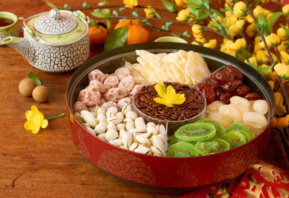 Mứt Tết truyền thống - món ăn chưa bao giờ lỗi thời, đến cả giới trẻ cũng tự tay làm để nhâm nhi trong năm mới