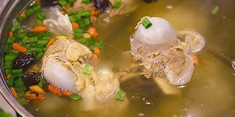 Nước hầm xương không chỉ tốt cho xương khớp mà còn nhiều lợi ích Nước hầm xương không chỉ tốt cho xương khớp mà còn nhiều lợi ích