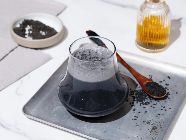 Thử làm sinh tố màu đen thơm ngon lạ miệng, hỗ trợ giảm cân cực tốt