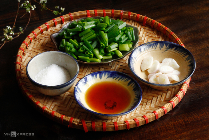 Tôm đồng rang tóp mỡ