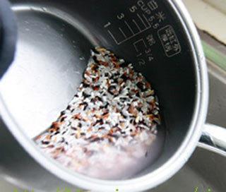 Xôi đỗ nhân tôm thơm ngon cho bữa sáng