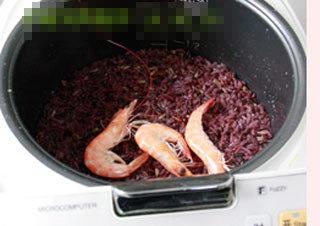 Xôi đỗ nhân tôm thơm ngon cho bữa sáng