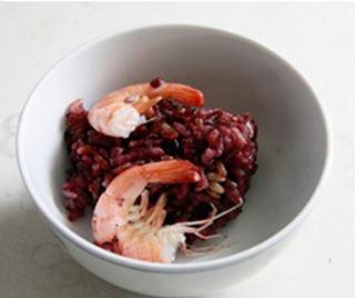 Xôi đỗ nhân tôm thơm ngon cho bữa sáng