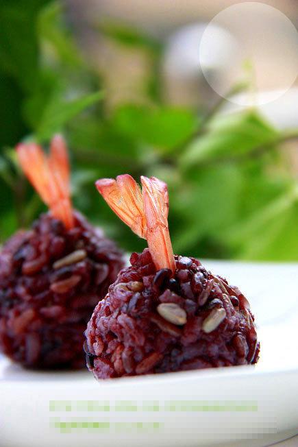 Xôi đỗ nhân tôm thơm ngon cho bữa sáng