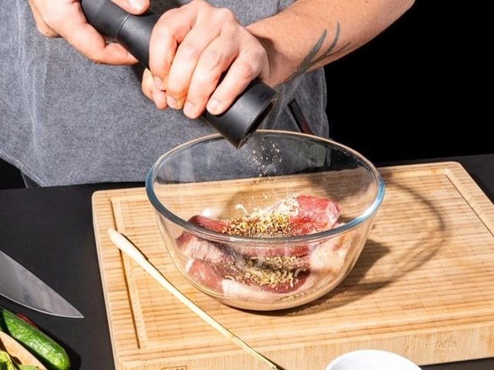 Mách bạn cách làm salad bò bít tết chuẩn vị Thái ngon khó cưỡng