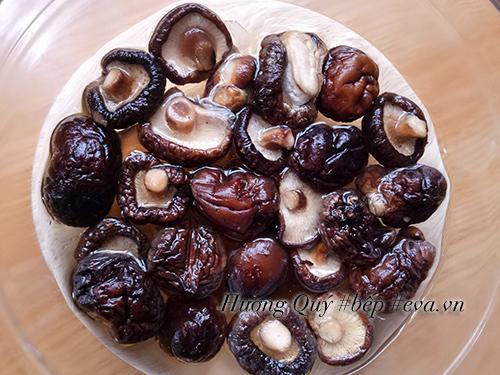 Xôi gà nấm hương dẻo thơm đón ngày mới