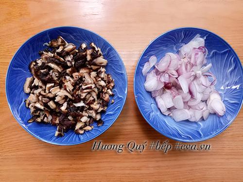 Xôi gà nấm hương dẻo thơm đón ngày mới