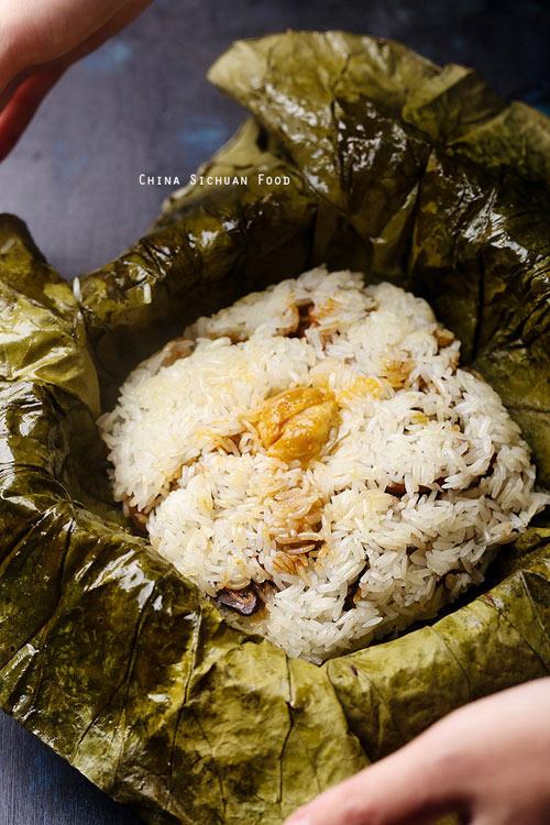 Chào tuần mới với xôi gà hấp lá sen ngon khó cưỡng