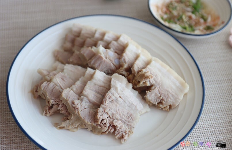 Mẹo luộc thịt lợn trắng hồng và không bị hôi