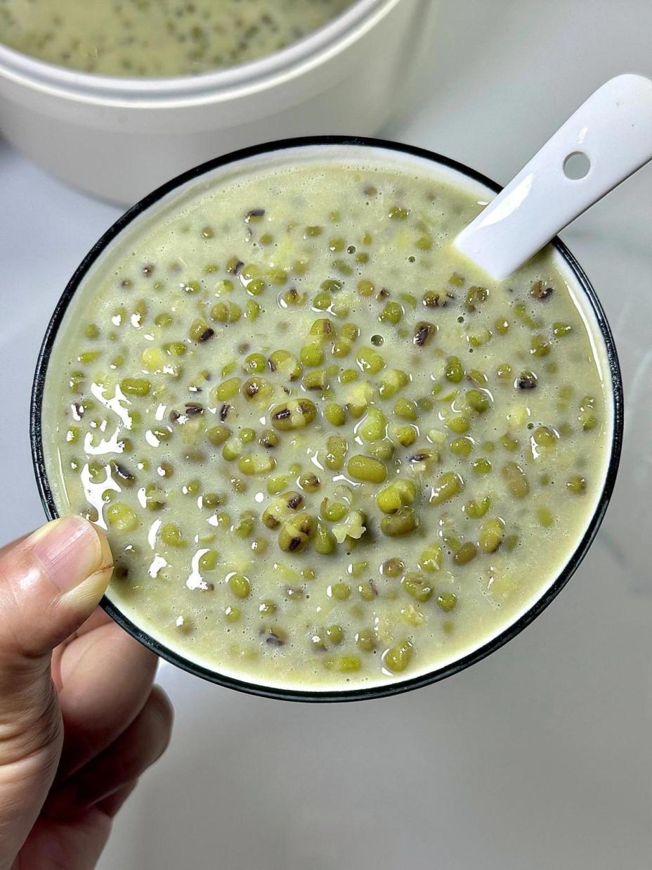 5 công thức chè dưỡng nhan cho mùa thu đông, không chỉ giúp da căng tràn sức sống mà tóc cũng suôn mượt, không rụng 5 công thức chè dưỡng nhan cho mùa thu đông, không chỉ giúp da căng tràn sức sống mà tóc cũng suôn mượt, không rụng