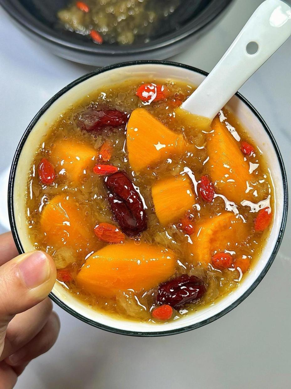 5 công thức chè dưỡng nhan cho mùa thu đông, không chỉ giúp da căng tràn sức sống mà tóc cũng suôn mượt, không rụng 5 công thức chè dưỡng nhan cho mùa thu đông, không chỉ giúp da căng tràn sức sống mà tóc cũng suôn mượt, không rụng