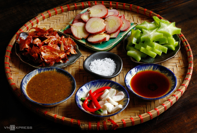 Cá kho chuối xanh Cá kho chuối xanh