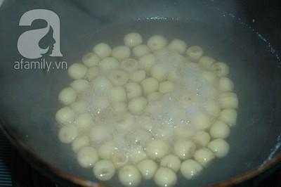 Dẻo bùi thơm nức món xôi cốm hạt sen Dẻo bùi thơm nức món xôi cốm hạt sen