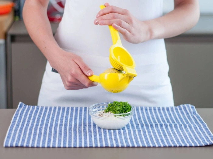 Sườn cốt lết salad ngô - món ngon đậm đà cho bữa cơm sum vầy Sườn cốt lết salad ngô - món ngon đậm đà cho bữa cơm sum vầy