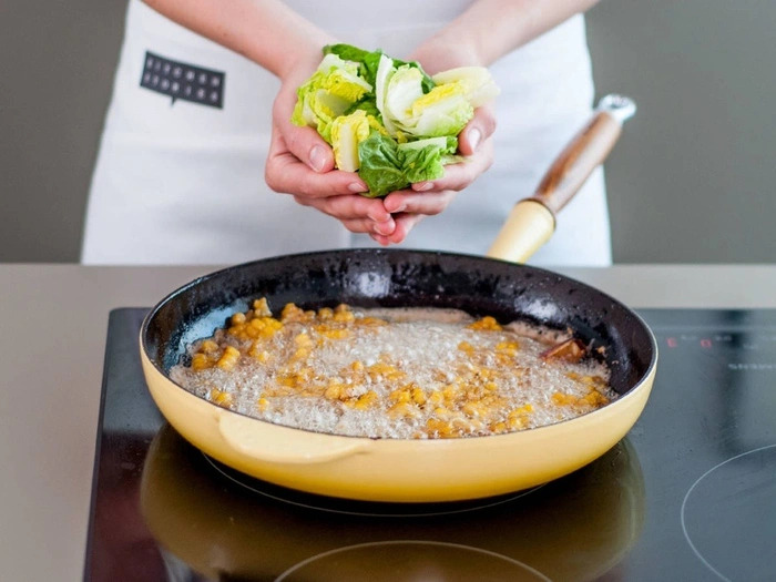 Sườn cốt lết salad ngô - món ngon đậm đà cho bữa cơm sum vầy Sườn cốt lết salad ngô - món ngon đậm đà cho bữa cơm sum vầy