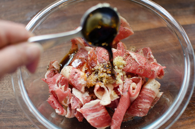 Canh thịt bò nấu đậu phụ và bí ngồi