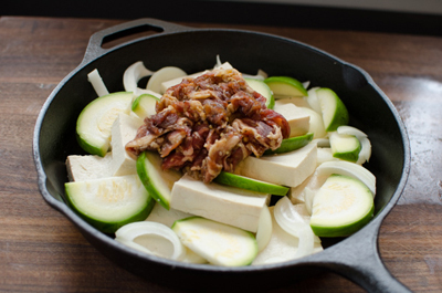 Canh thịt bò nấu đậu phụ và bí ngồi