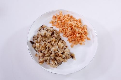 Cách làm món xôi bọc thịt hấp lá sen ngon tuyệt Cách làm món xôi bọc thịt hấp lá sen ngon tuyệt