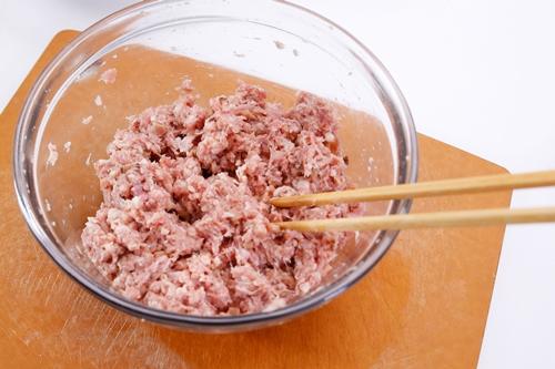 Cách làm món xôi bọc thịt hấp lá sen ngon tuyệt Cách làm món xôi bọc thịt hấp lá sen ngon tuyệt