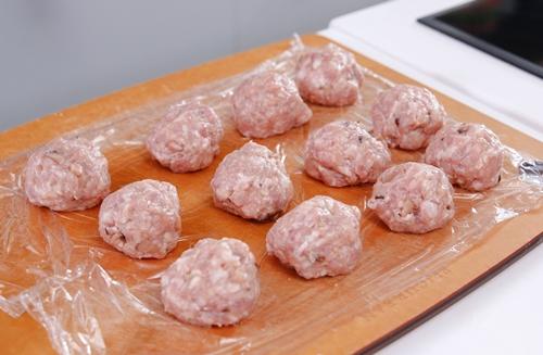 Cách làm món xôi bọc thịt hấp lá sen ngon tuyệt Cách làm món xôi bọc thịt hấp lá sen ngon tuyệt