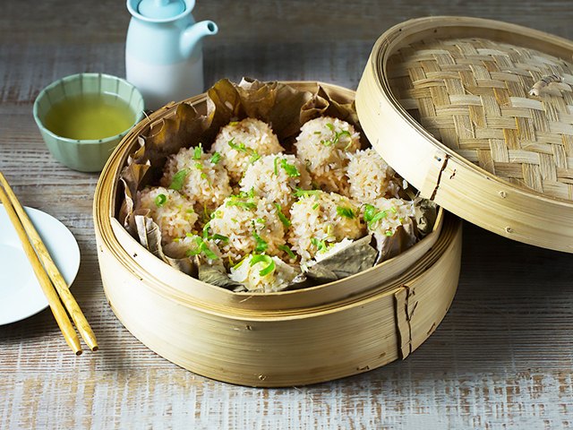 Cách làm món xôi bọc thịt hấp lá sen ngon tuyệt Cách làm món xôi bọc thịt hấp lá sen ngon tuyệt