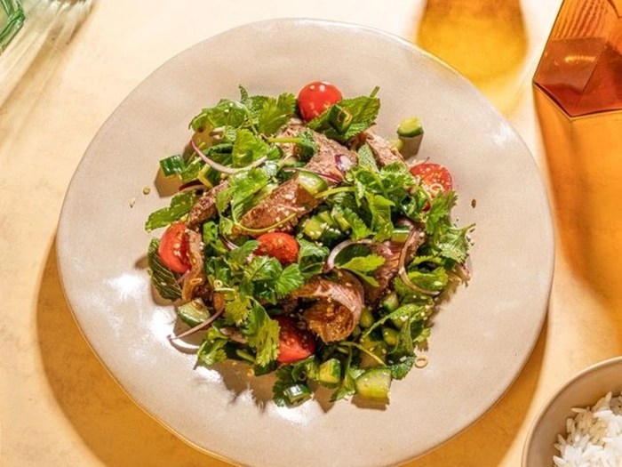Mách bạn cách làm salad bò bít tết chuẩn vị Thái ngon khó cưỡng