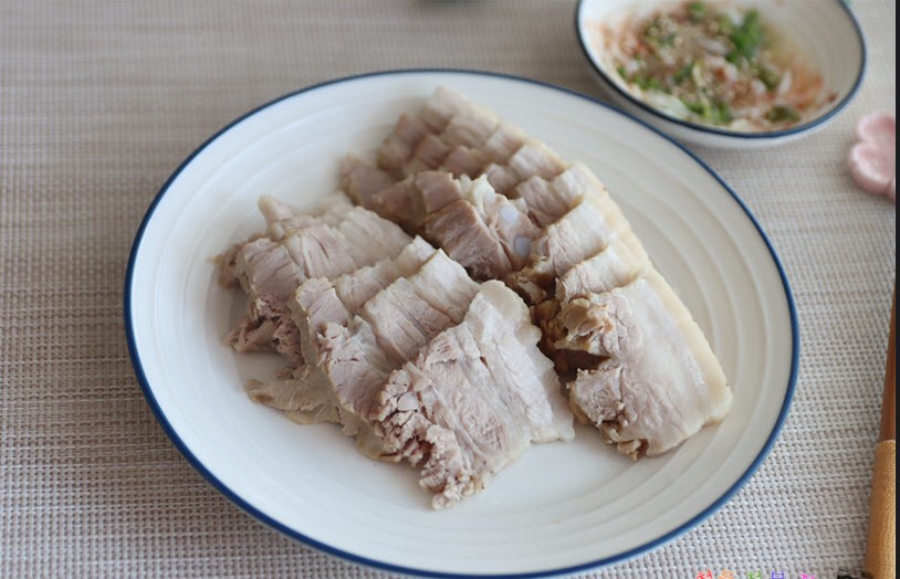 Mẹo luộc thịt lợn trắng hồng và không bị hôi