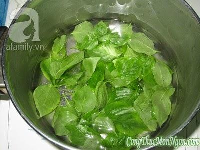 Dùng nồi cơm điện nấu xôi lá cẩm vừa đẹp vừa ngon