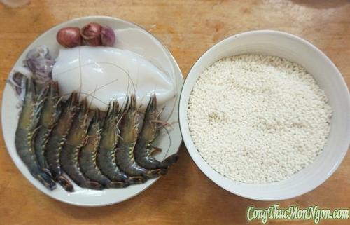 Xôi chiên nhân hải sản đậm đà, lạ miệng