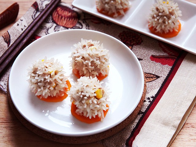 Xôi bọc ngô, thịt hấp dẫn cuối tuần
